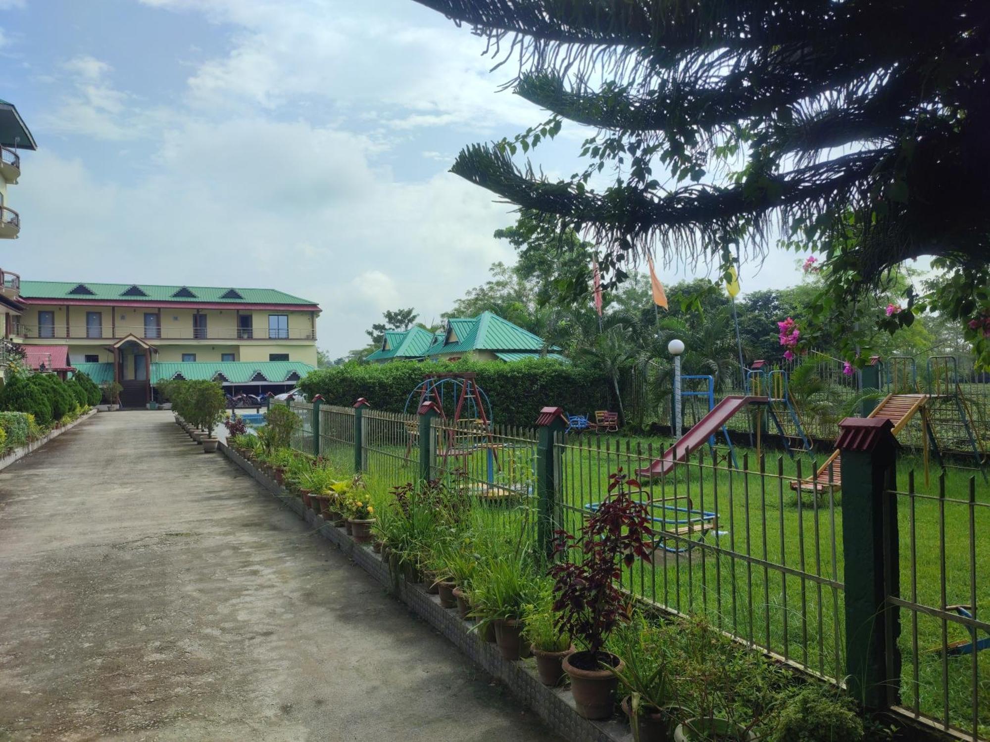 Maa Greenary View - A Holiday Resort Alipur Duar Kültér fotó